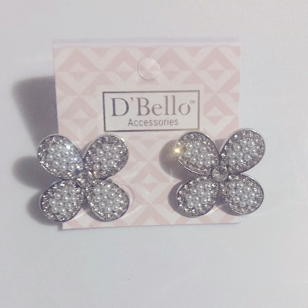 New Beautiful D’Bello Earring, $5.00